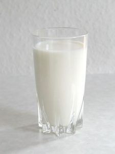 440px-Milk_glass